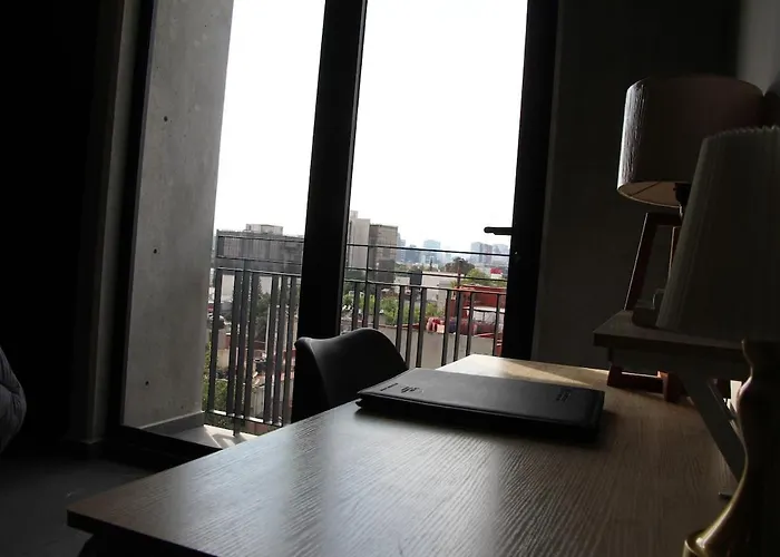 Steps From The Monument Gym, Coworking, View Apartamento